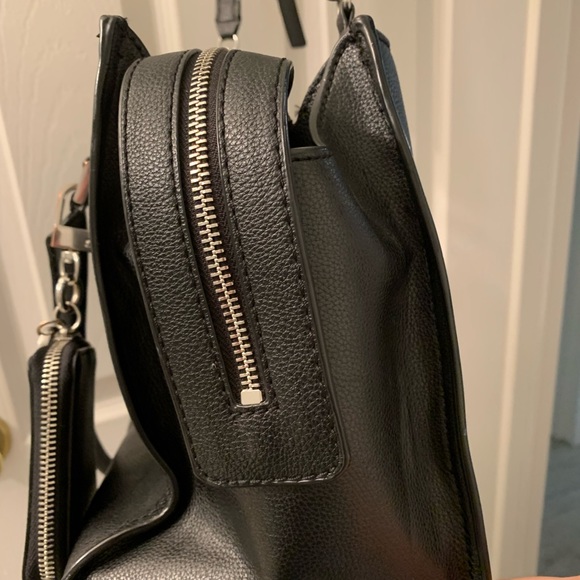 Guess Gabi satchel bag in good condition and clean preowned - Picture 9 of 12